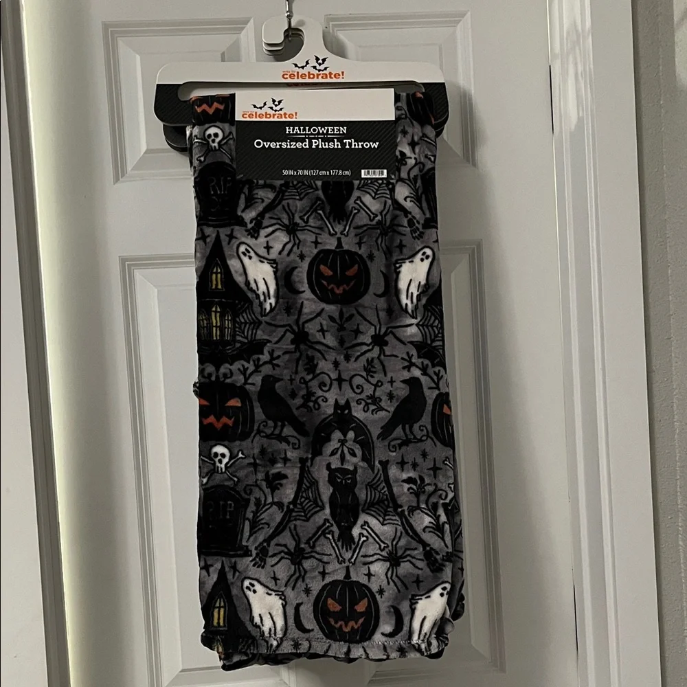 🎃 CELEBRATE HALLOWEEN OVERSIZED PLUSH THROW 50x70 Blanket